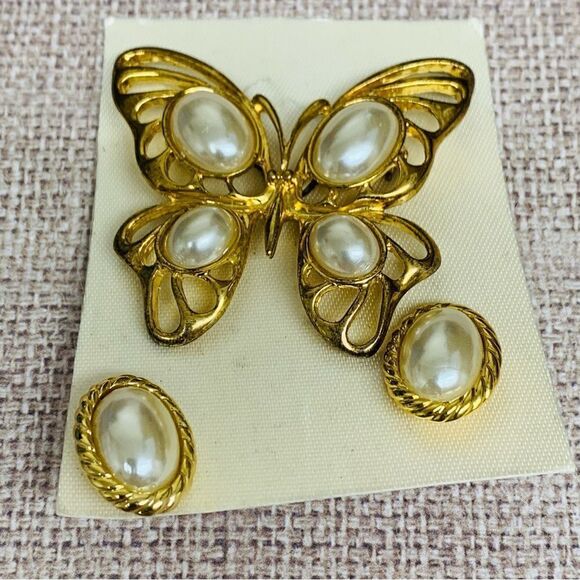VTG Gold Butterfly Pearl Brooch Earrings Set - Picture 1 of 2